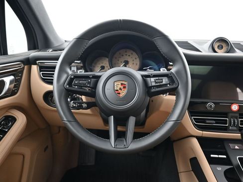Certified 2026 Porsche Macan image 13