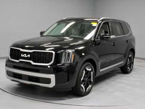 Used 2024 Kia Telluride EX w/ EX Captain's Chair Package FWD image 7
