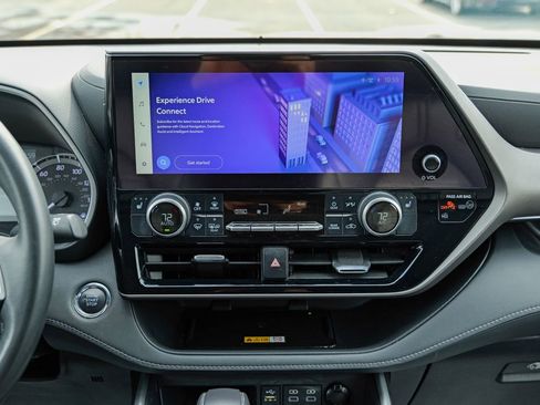 Used 2023 Toyota Highlander XLE image 46