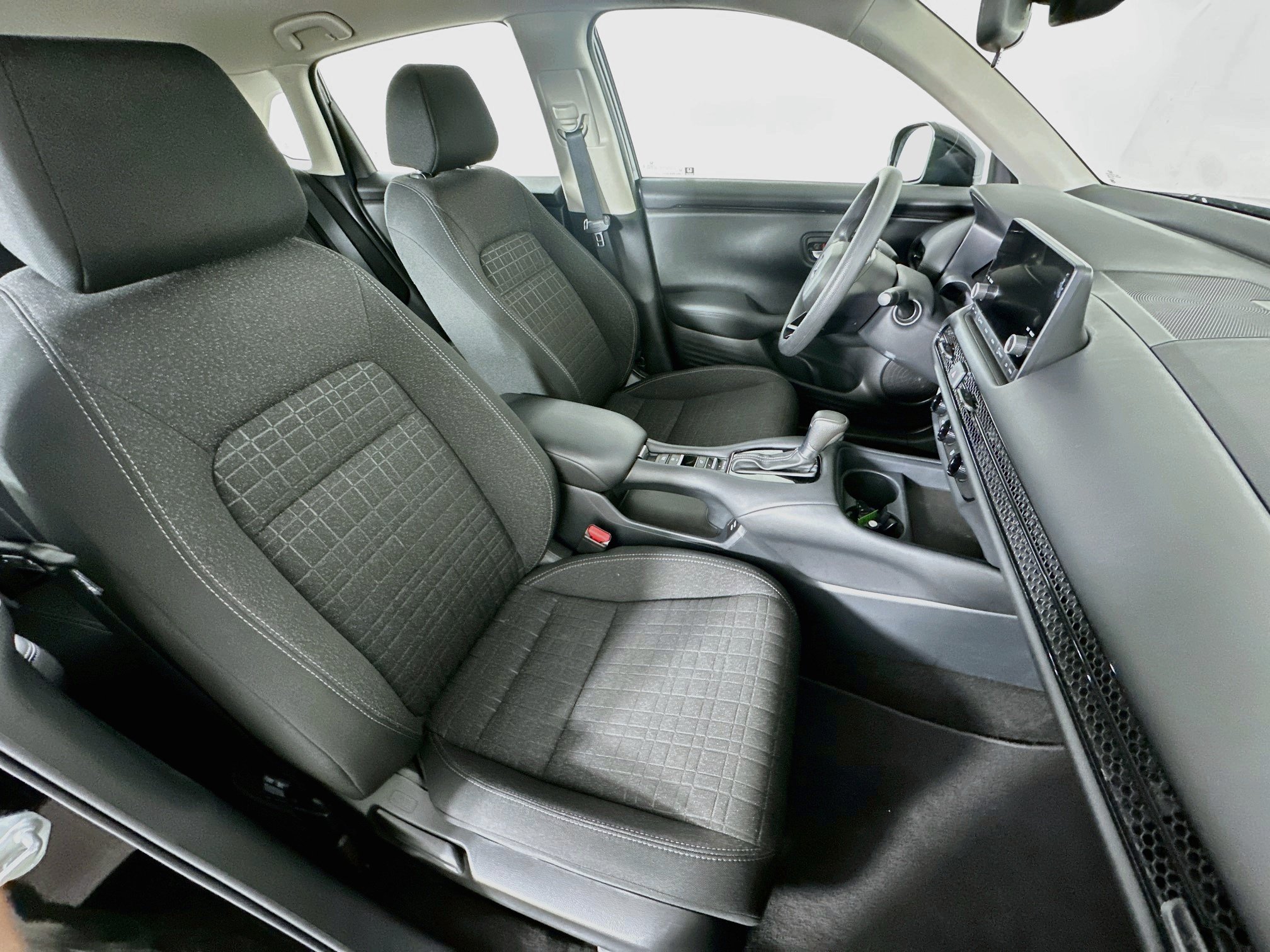 Used 2025 Honda HR-V LX image 28