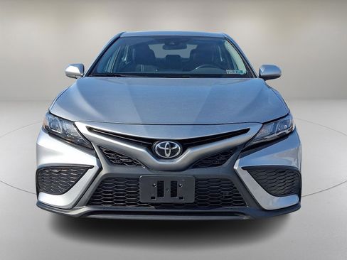 Used 2021 Toyota Camry SE image 3