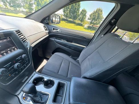 Used 2018 Jeep Grand Cherokee Laredo AWD/4WD image 28