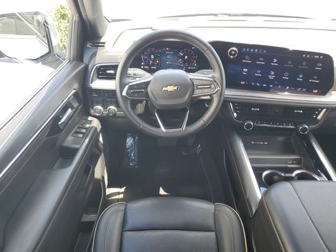Used 2025 Chevrolet Tahoe Premier AWD/4WD image 16