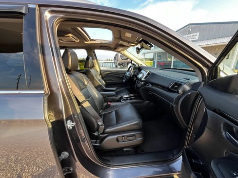 Used 2017 Honda Pilot Touring image 10