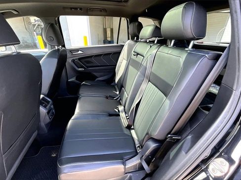 Certified 2022 Volkswagen Tiguan SE R-Line image 17