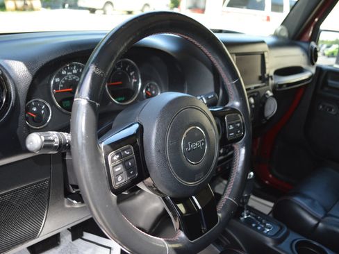 Used 2012 Jeep Wrangler Unlimited Sahara AWD/4WD image 16