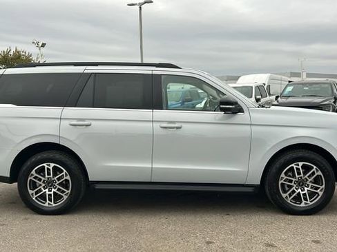 Certified 2025 Ford Expedition Active image 2