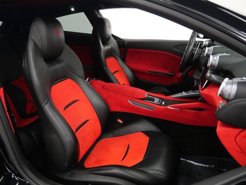 Used 2019 Ferrari GTC4Lusso T RWD image 25