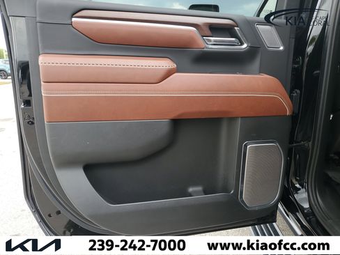 Used 2024 GMC Sierra 2500 Denali Ultimate w/ Snow Plow Prep/Camper Package AWD/4WD image 12