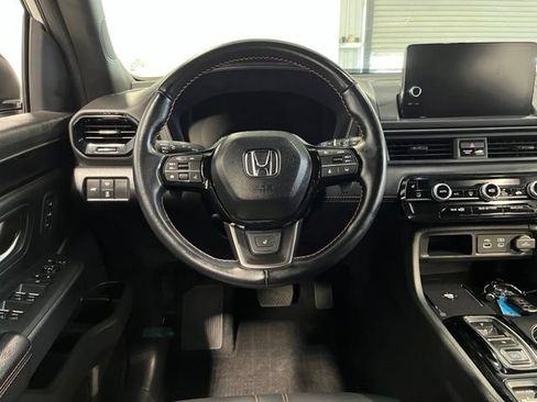 Used 2025 Honda Pilot TrailSport image 21