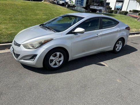 Used 2015 Hyundai Elantra SE FWD image 1