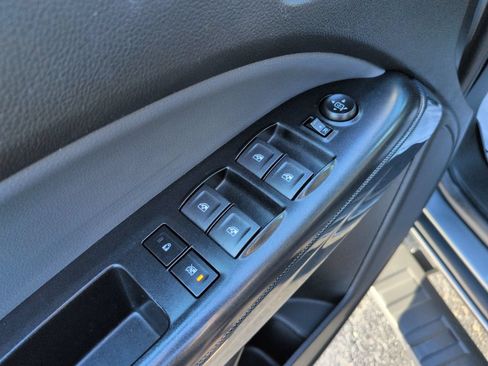 Used 2021 Chevrolet Colorado Z71 AWD/4WD image 11