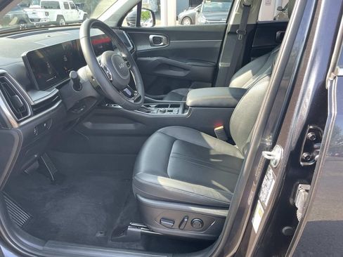 Used 2025 Kia Sorento S FWD image 17
