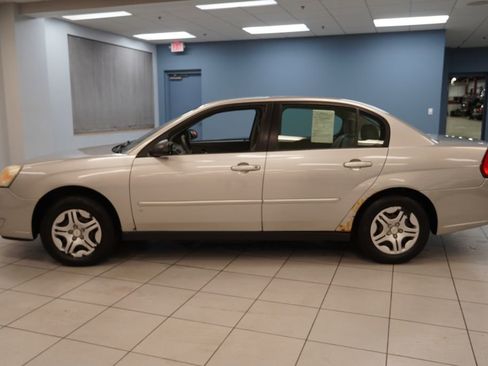 Used 2007 Chevrolet Malibu LS FWD image 2