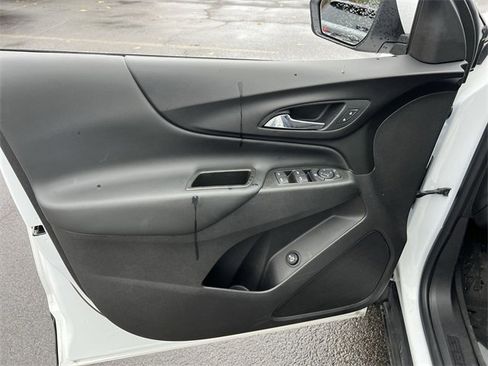Used 2021 Chevrolet Equinox LT image 22