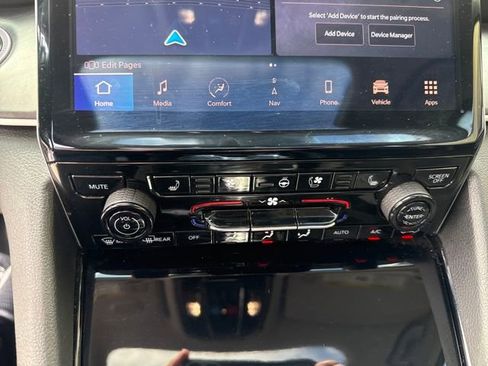 Used 2023 Jeep Grand Cherokee Limited w/ Luxury Tech Group II RWD image 15