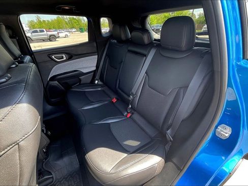 Used 2025 Jeep Compass Latitude image 27