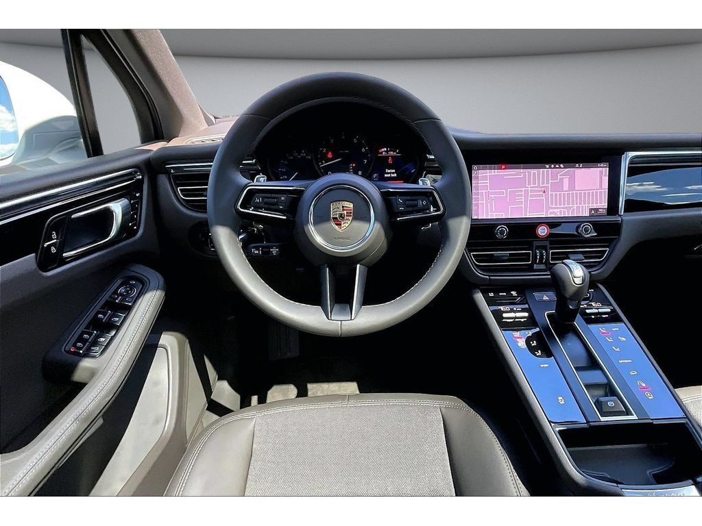 Used 2026 Porsche Macan AWD/4WD image 8