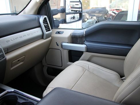 Used 2019 Ford F350 Lariat w/ Lariat Ultimate Package image 34