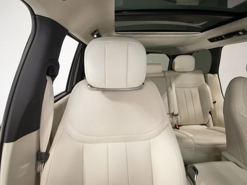 Used 2024 Land Rover Range Rover SE image 56