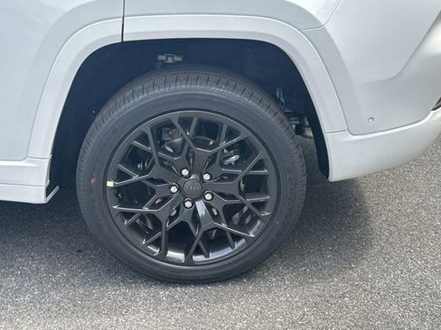 New 2026 Jeep Grand Cherokee Summit AWD/4WD image 18
