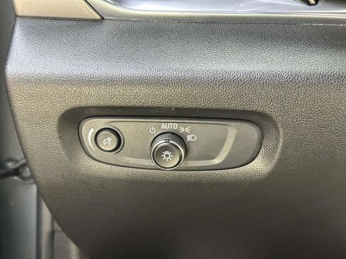 Used 2023 Chevrolet Traverse LT AWD/4WD image 17