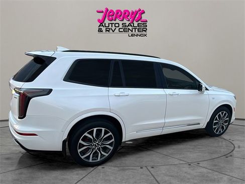 Used 2024 Cadillac XT6 Sport w/ Technology Package image 16