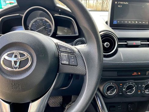 Used 2017 Toyota Yaris iA image 16