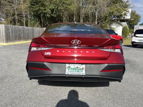 Used 2024 Hyundai Elantra SEL FWD image 4