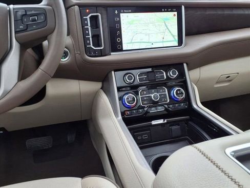 Used 2024 GMC Yukon Denali w/ Denali Reserve Package image 7