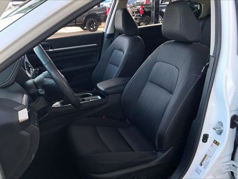 Certified 2023 Nissan Altima 2.5 SV w/ SV Premium Package image 6