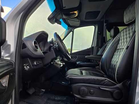 Used 2022 Mercedes-Benz Sprinter 2500 image 35