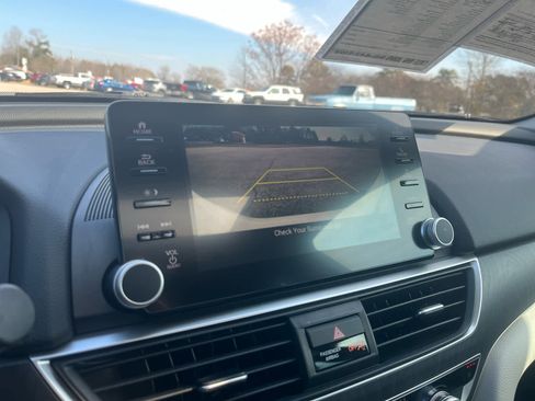 Used 2019 Honda Accord EX image 24
