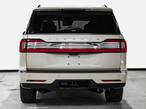 Used 2018 Lincoln Navigator Select w/ Technology Package image 8