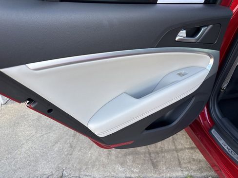 Used 2022 Genesis G70 2.0T image 35