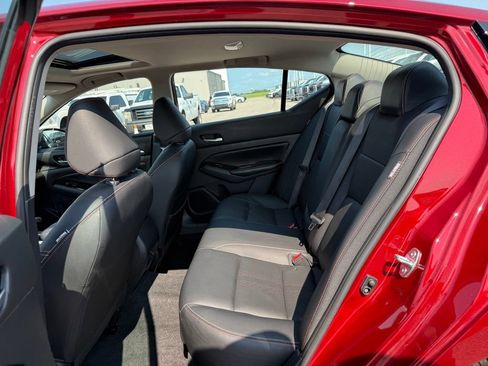 Used 2024 Nissan Altima 2.5 SR w/ SR Premium Package FWD image 10