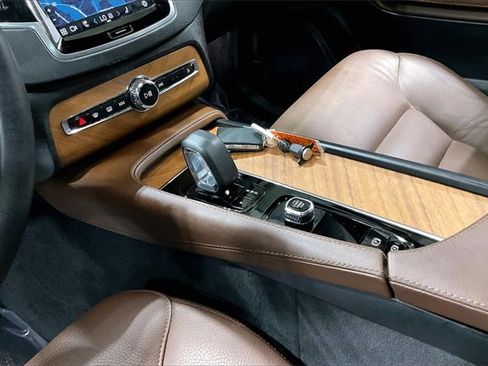 Certified 2024 Volvo XC90 B5 Plus image 16