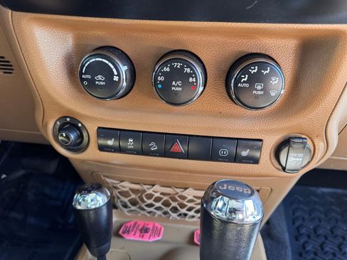 Used 2012 Jeep Wrangler Unlimited Sahara w/ Connectivity Group AWD/4WD image 30