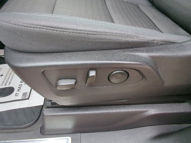 Used 2025 Chevrolet Silverado 1500 LT AWD/4WD image 11