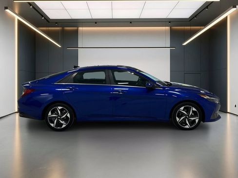 Used 2023 Hyundai Elantra Limited w/ Cargo Package FWD image 7