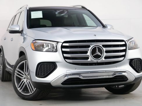 Used 2024 Mercedes-Benz GLS 450 4MATIC image 4