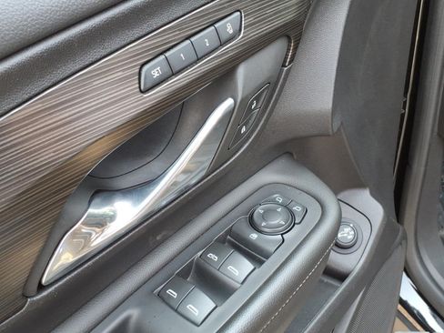 Used 2024 GMC Terrain SLT FWD image 12