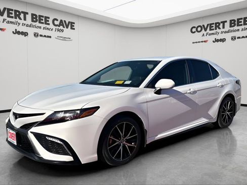 Used 2023 Toyota Camry SE image 3