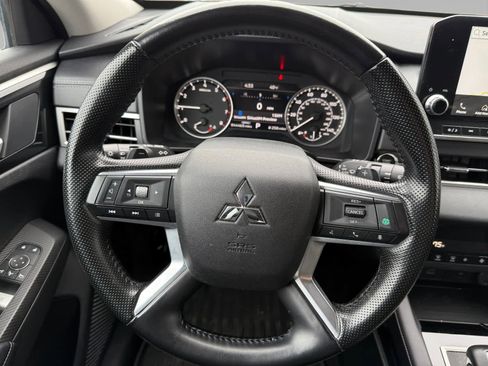 Used 2024 Mitsubishi Outlander SE image 12