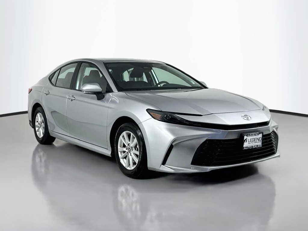 Used 2025 Toyota Camry LE FWD image 4