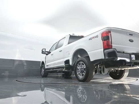 Used 2025 Ford F350 Lariat image 32