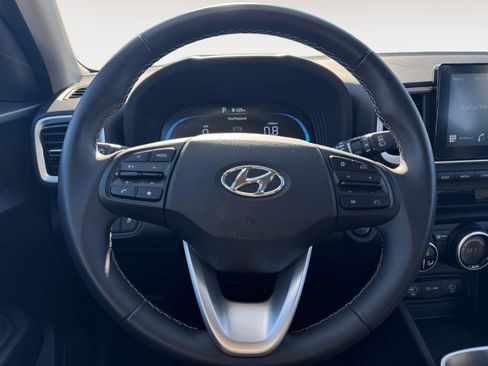 Certified 2025 Hyundai Venue SEL image 11