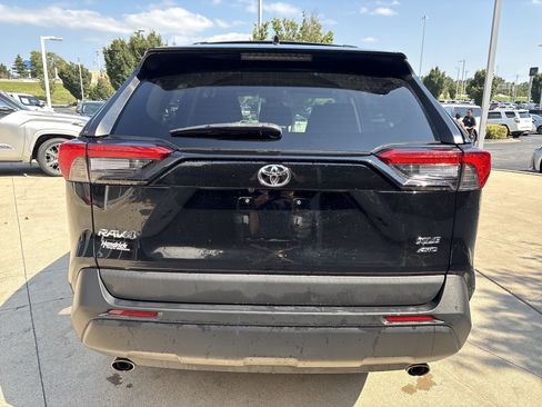 Used 2022 Toyota RAV4 XLE AWD/4WD image 8