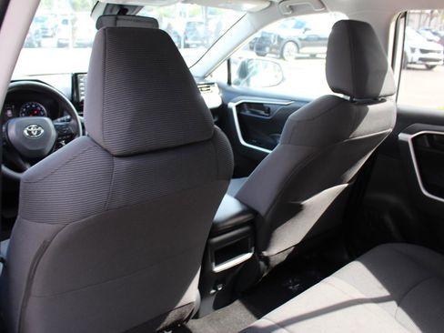Used 2019 Toyota RAV4 LE w/ Carpet Mat Package image 30