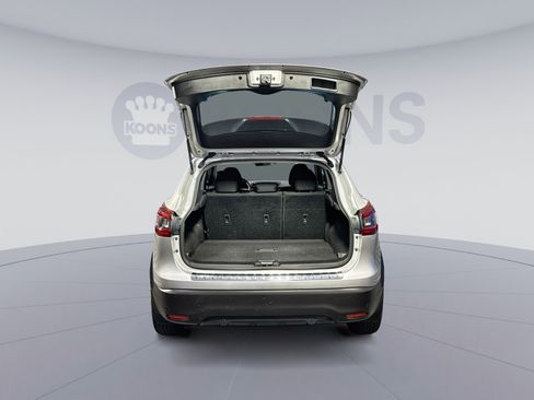 Used 2022 Nissan Rogue Sport SV image 34